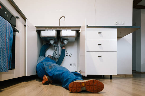 Professional Leak Detection technician working in Dale, TX